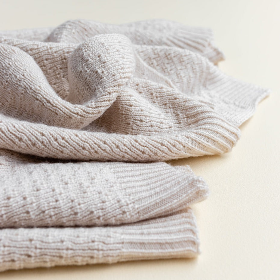 Gebreide deken voor baby's / kids in Off White van HVID.