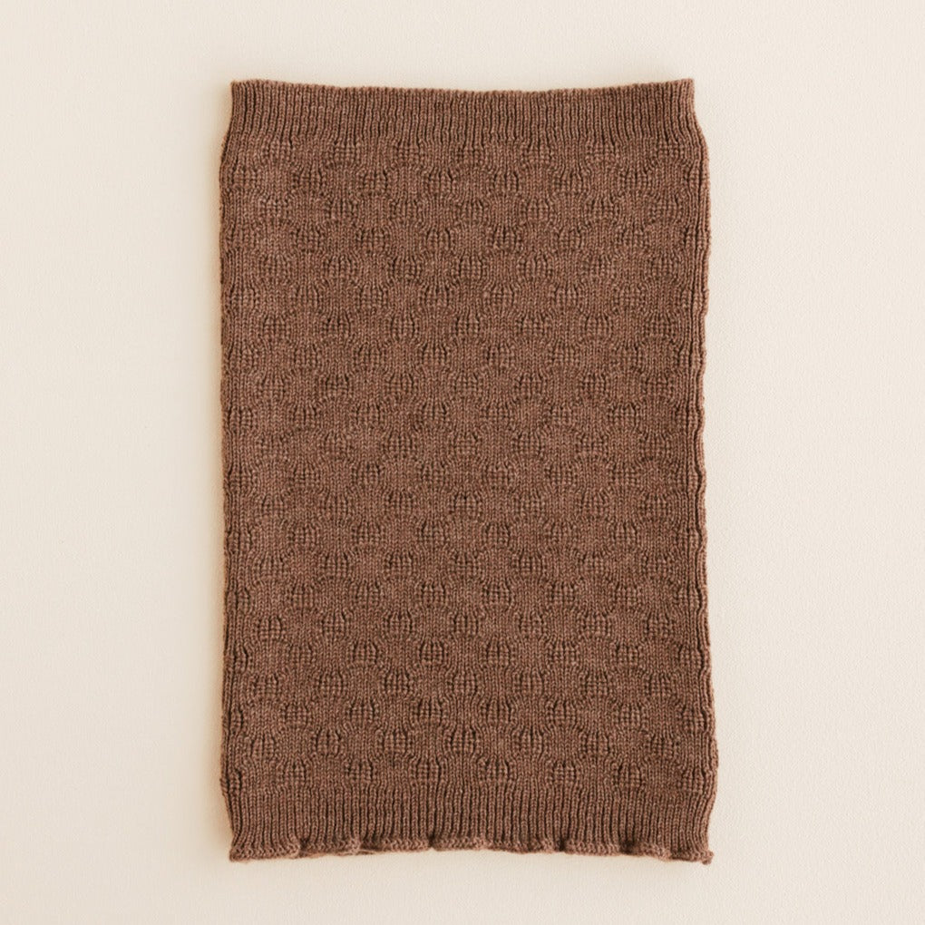 Rondgebreide bruine sjaal voor baby's / kids van HVID.