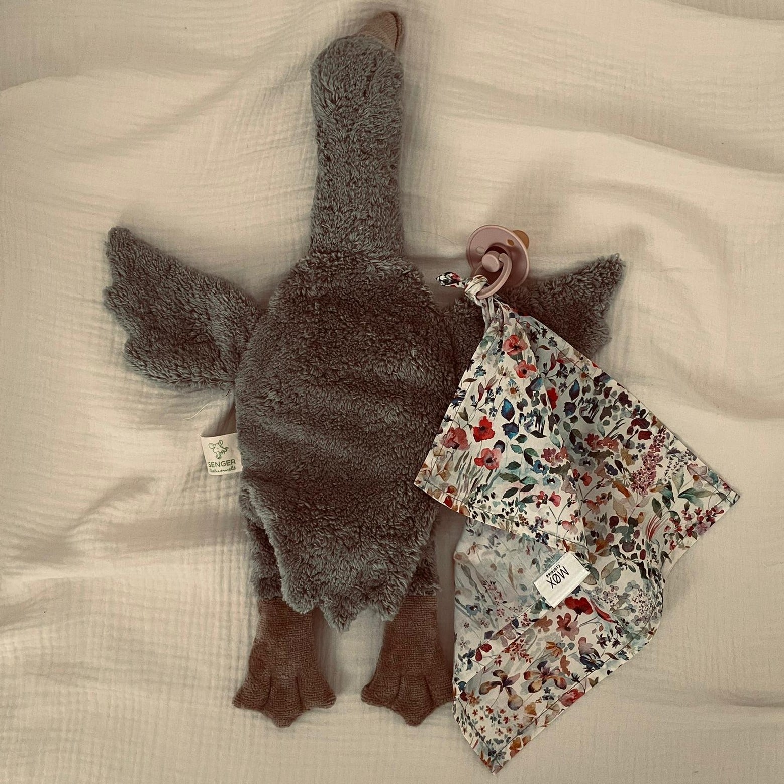 Speendoek gemaakt van Liberty Londen stof met floral print voor baby's.