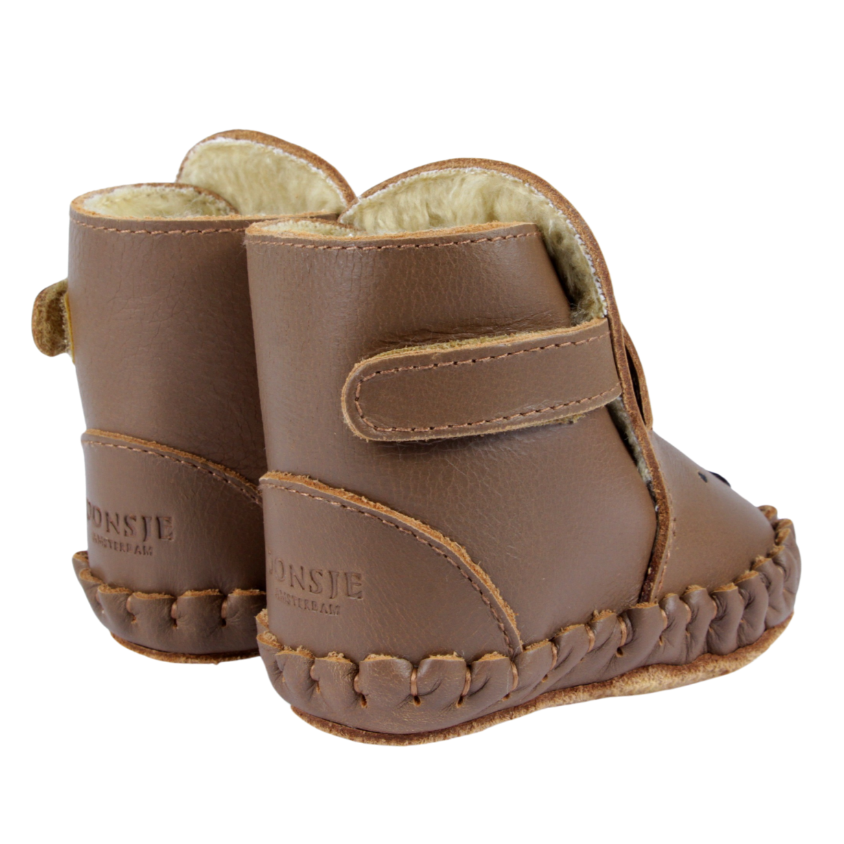 Leren wol gevoerde slofjes in de vorm van een beer voor baby's van het merk Donsje.