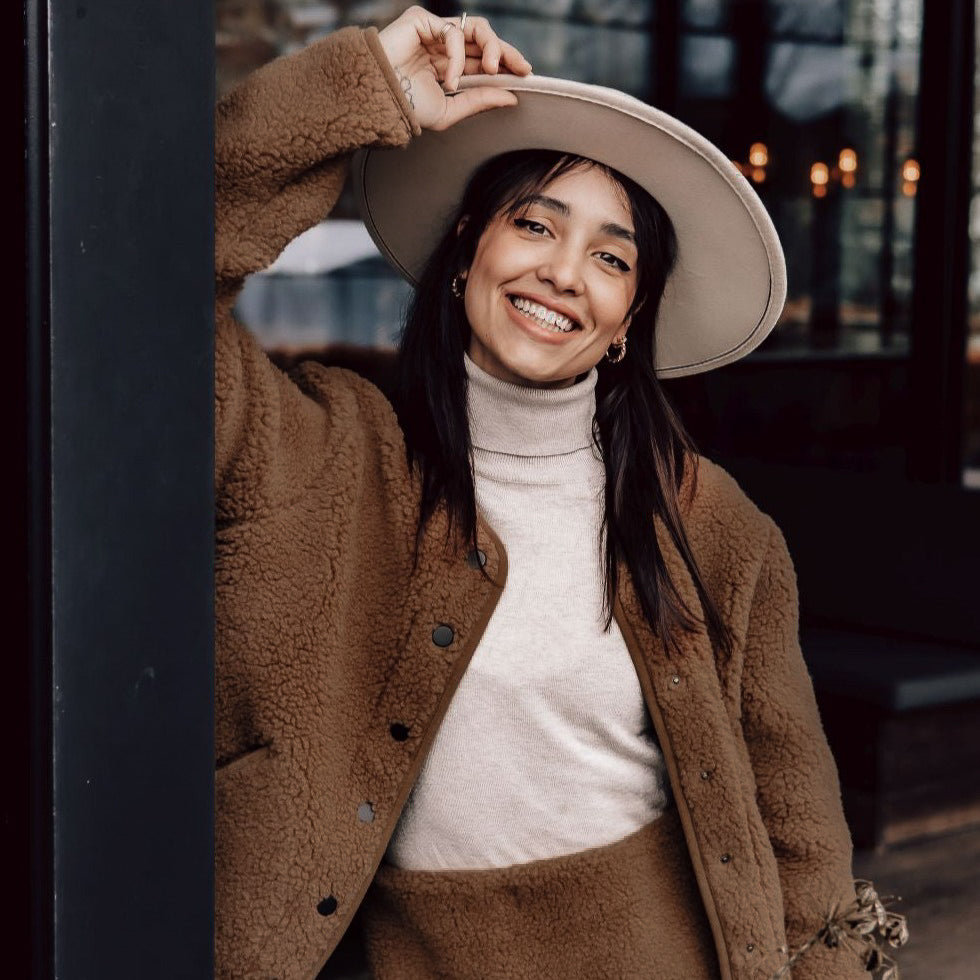 Alwero Adult vest teddy brown tybs close up