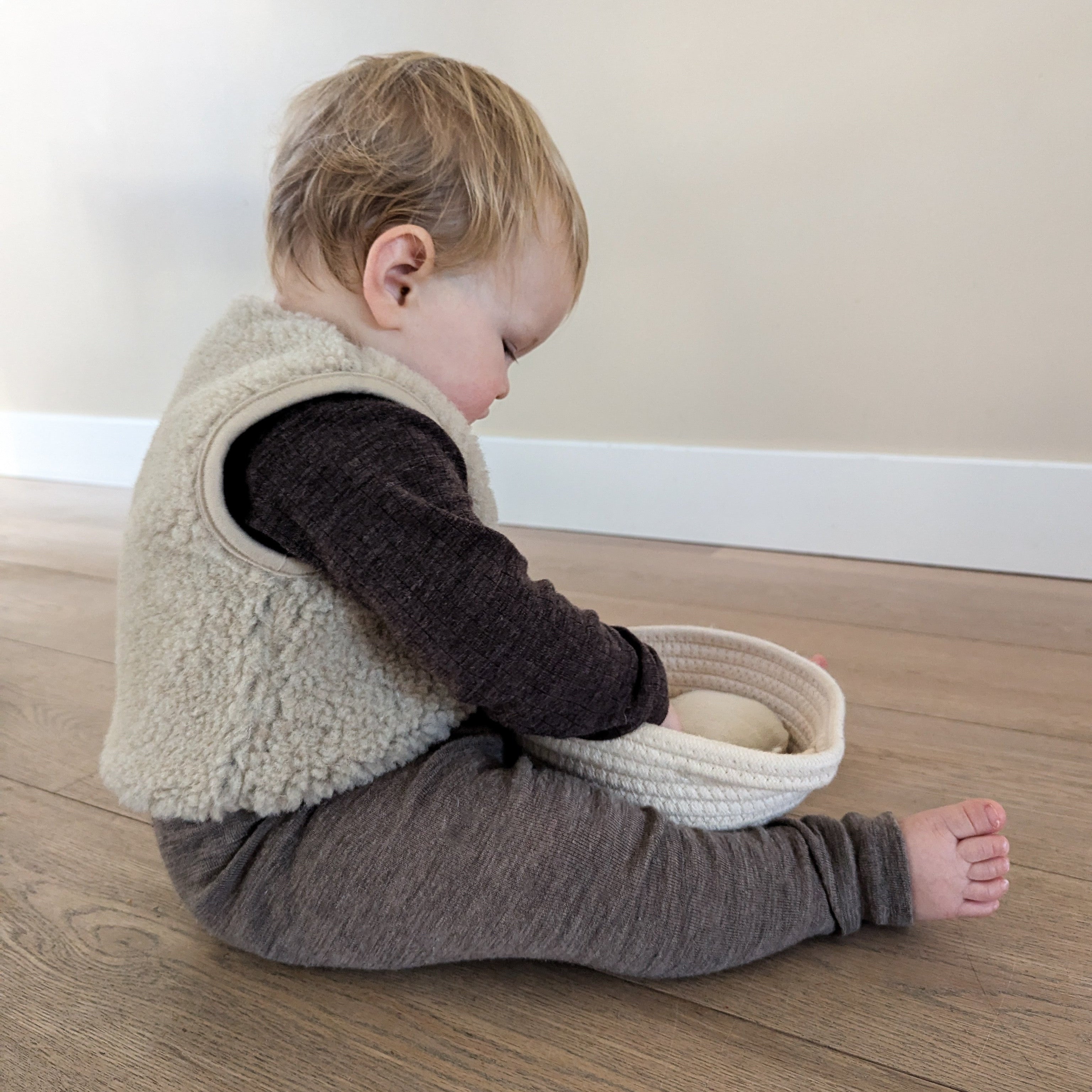 Alwero Baby vest light aan bij kindje