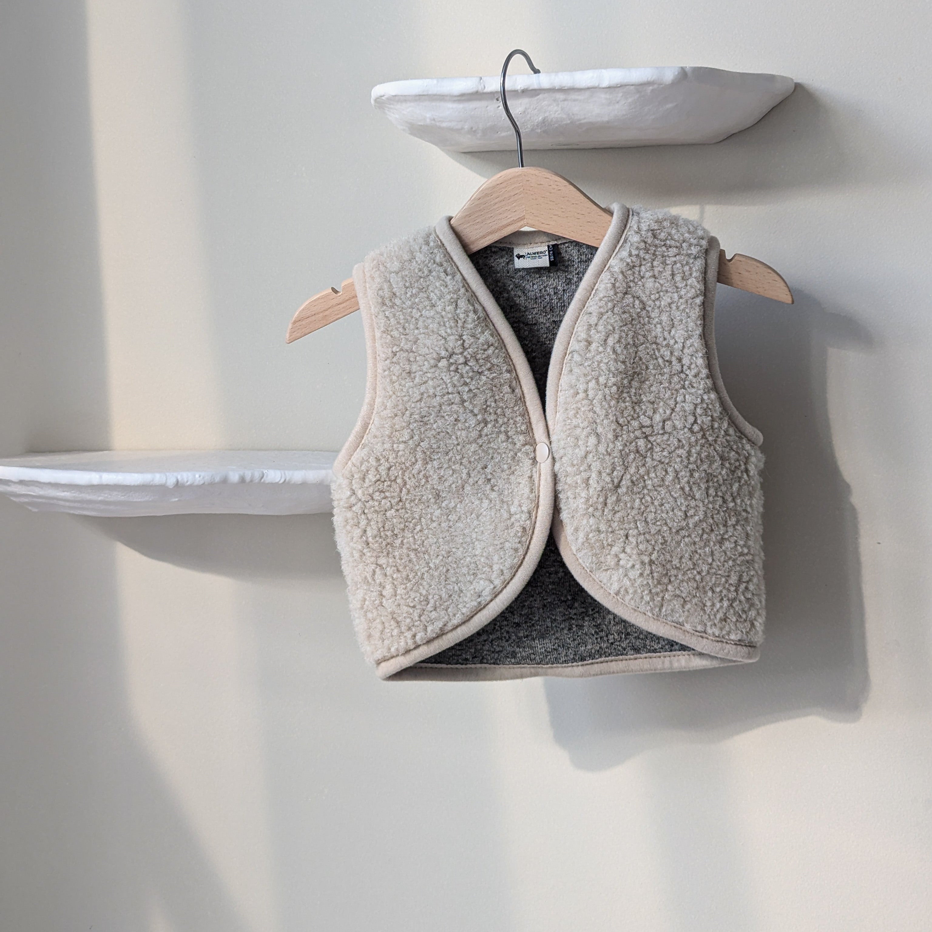 Alwero Baby vest light in de kamer