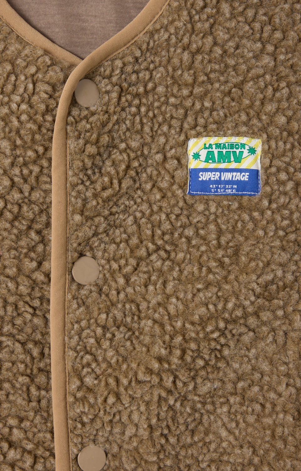 Gilet van wol in sand kleur van american vintage closeup