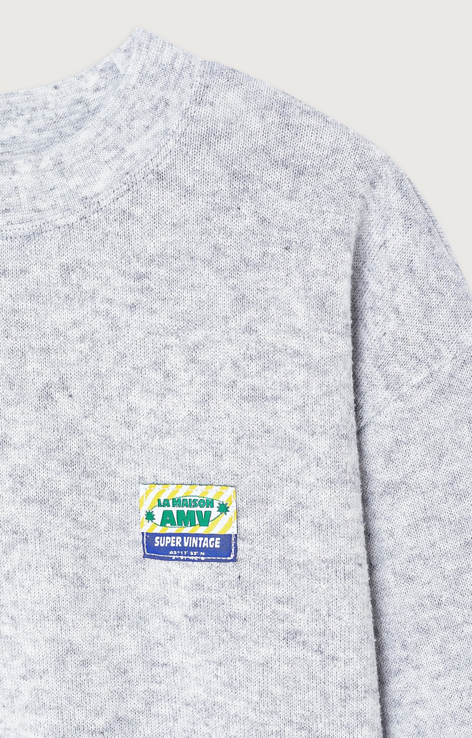 Grijze trui van american vintage closeup