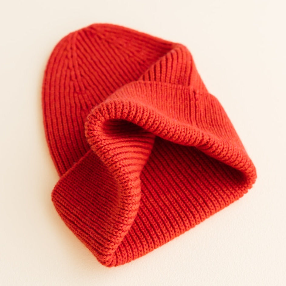 Rood (rood) beanie gebreid voor kids van HVID.