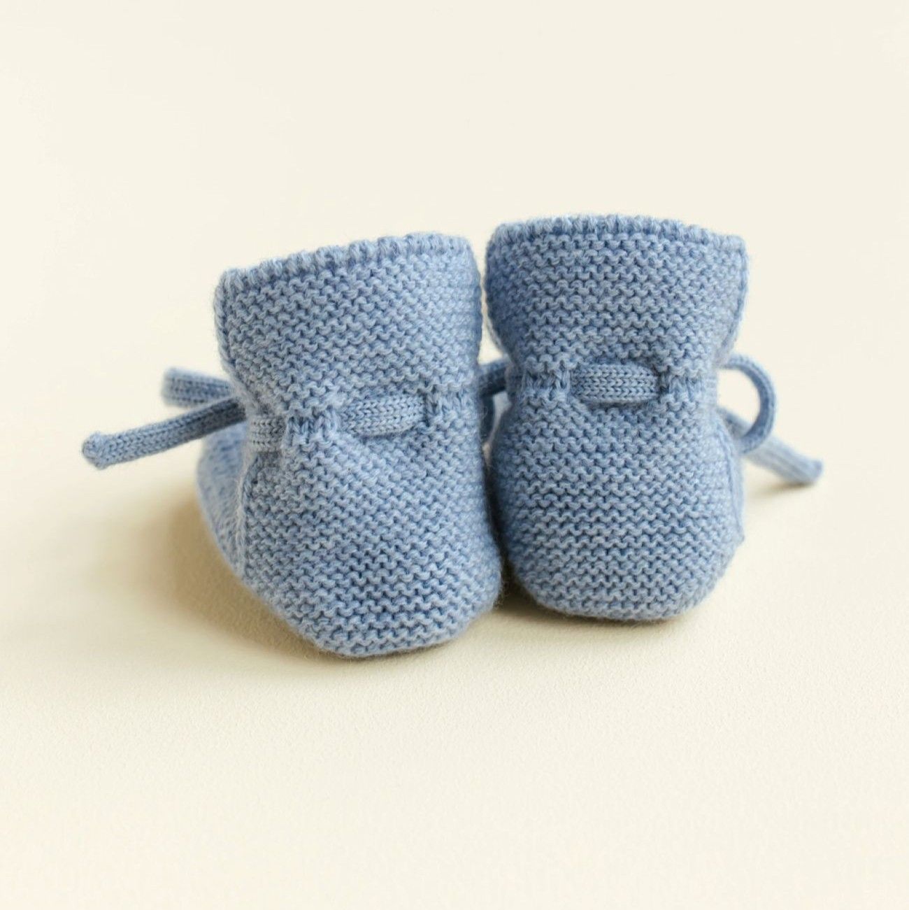 achterzijde booties licht blauw hvid