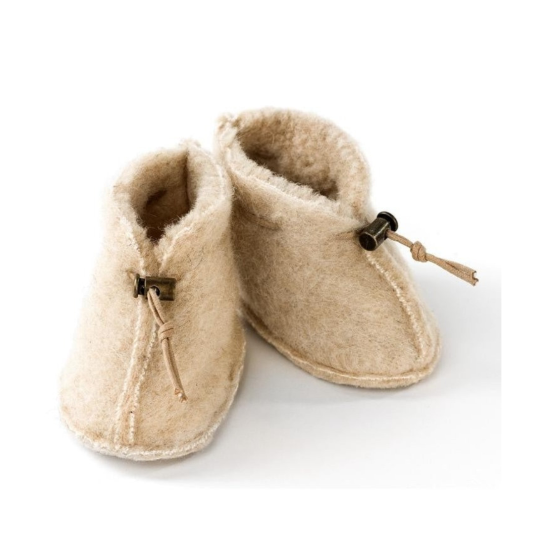 Beige wollen babyslofjes met sluiting aan de voorzijde 