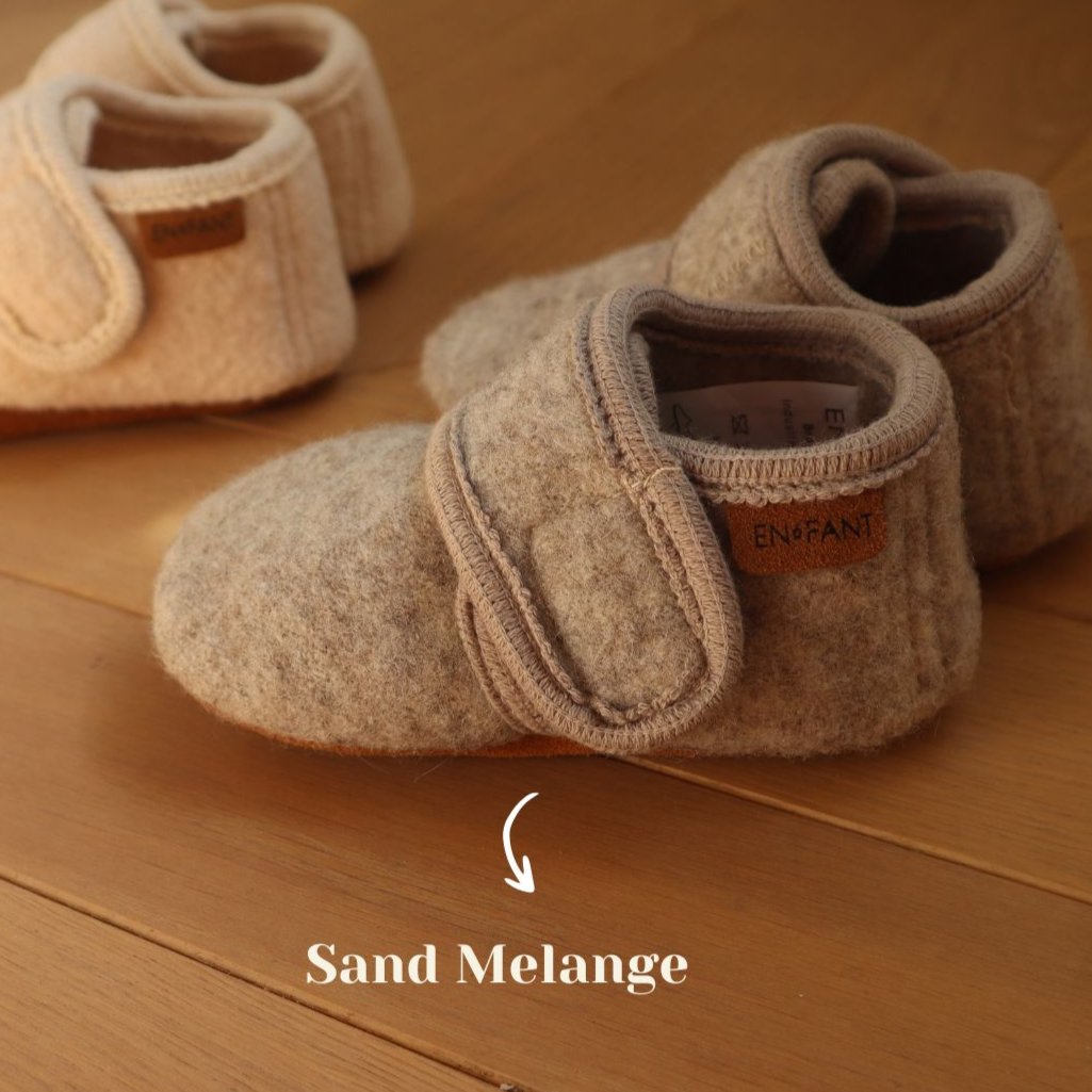 Babyslofjes wool sand melange lifestyle