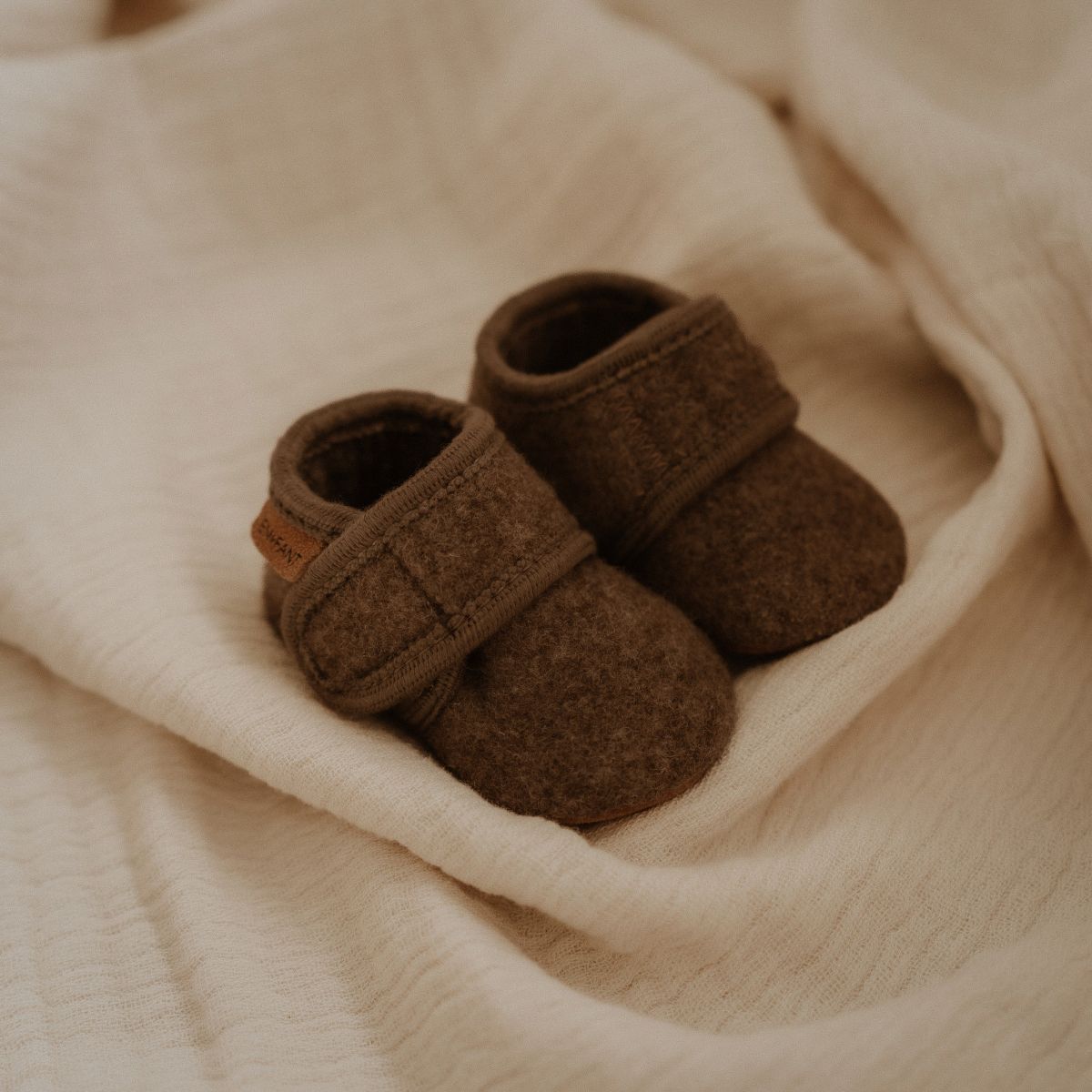 Voorzijde Babyslofjes wool bruin enfant 