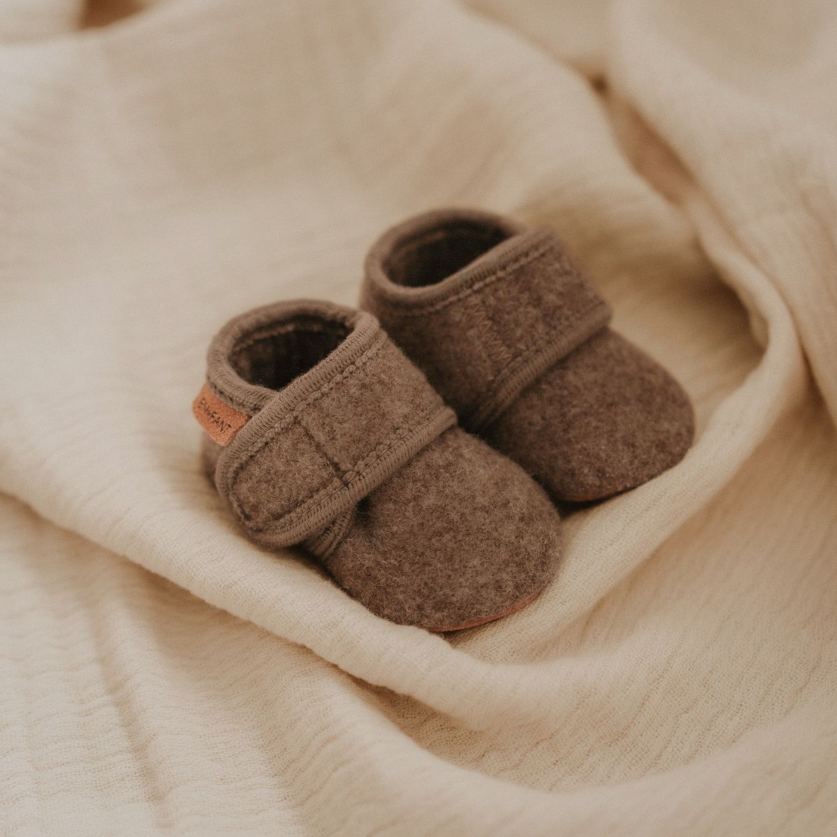 Babyslofjes wool walnut