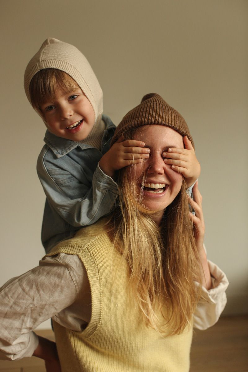 kindje met Balaclava eddy cream aan