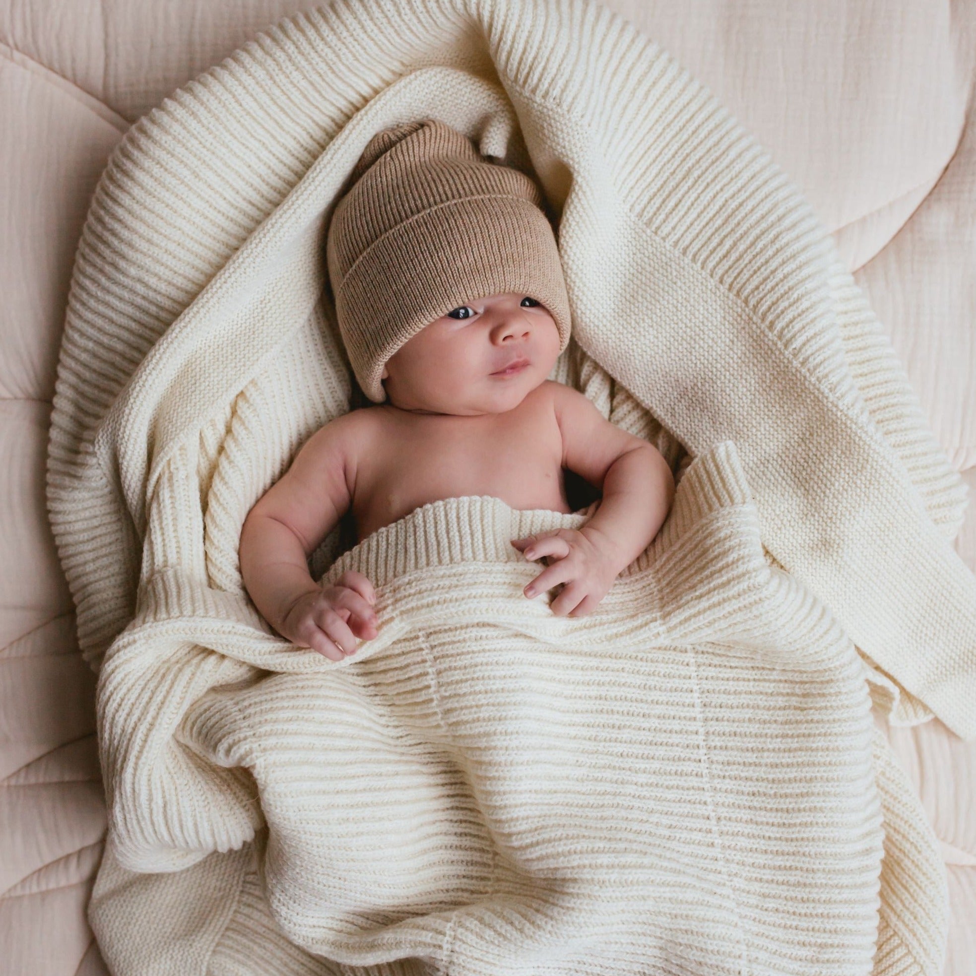 Sand beanie gebreid voor kids van HVID 1.