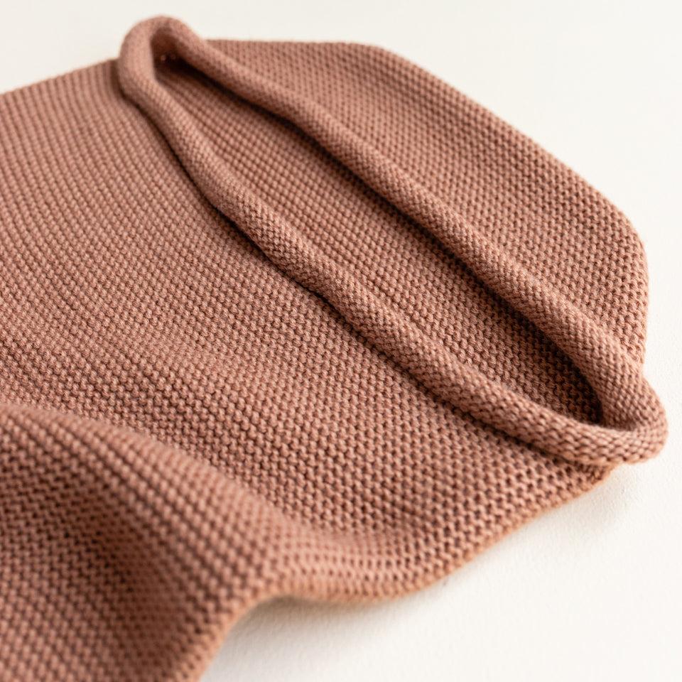 Cocoon voor baby's in de kleur terracotta van HVID.