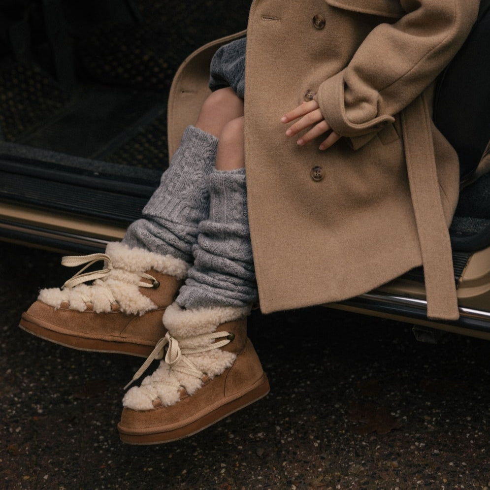 Charlie Petit nadie boots camel aan bij meisje