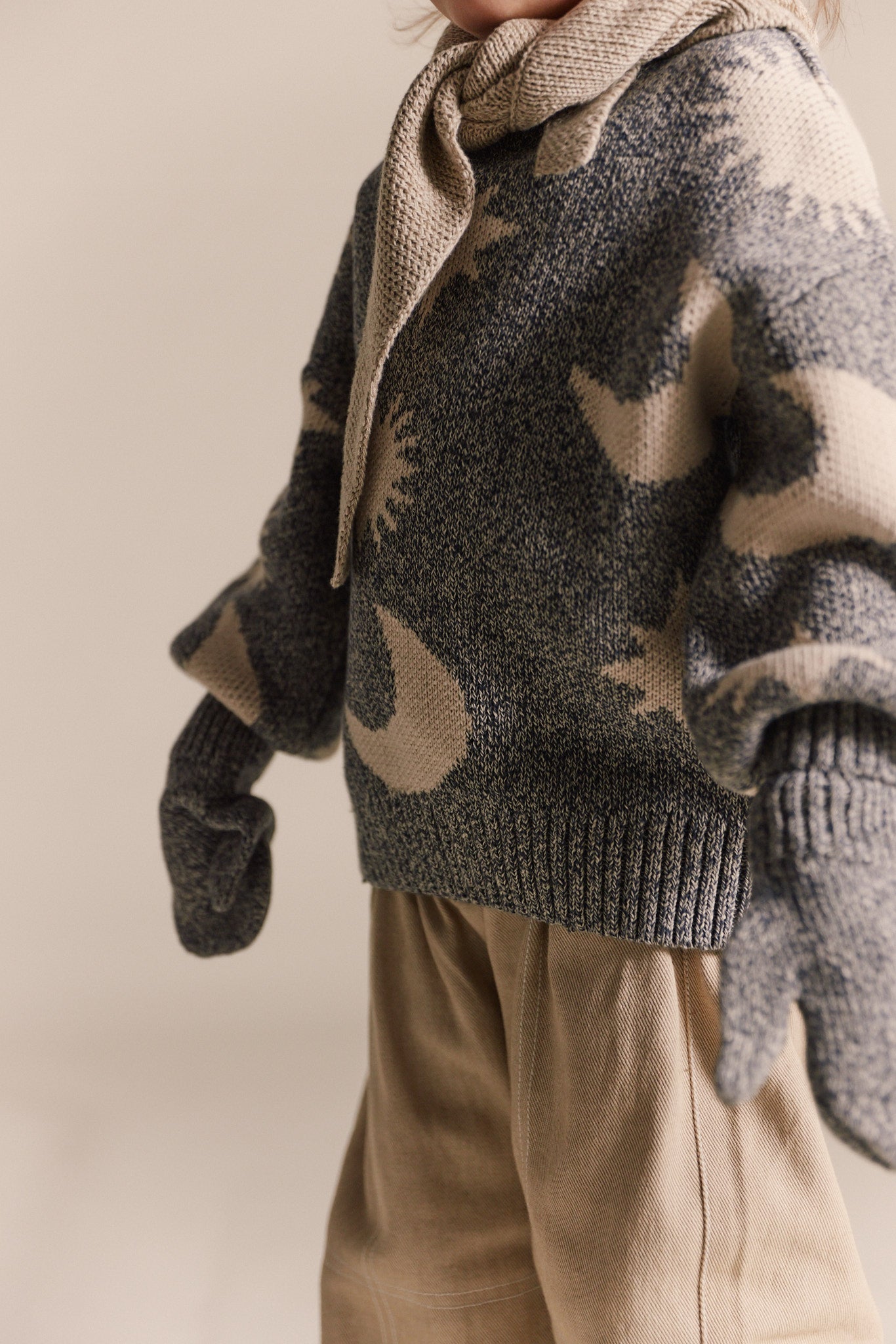 Cozmo sweater moon star