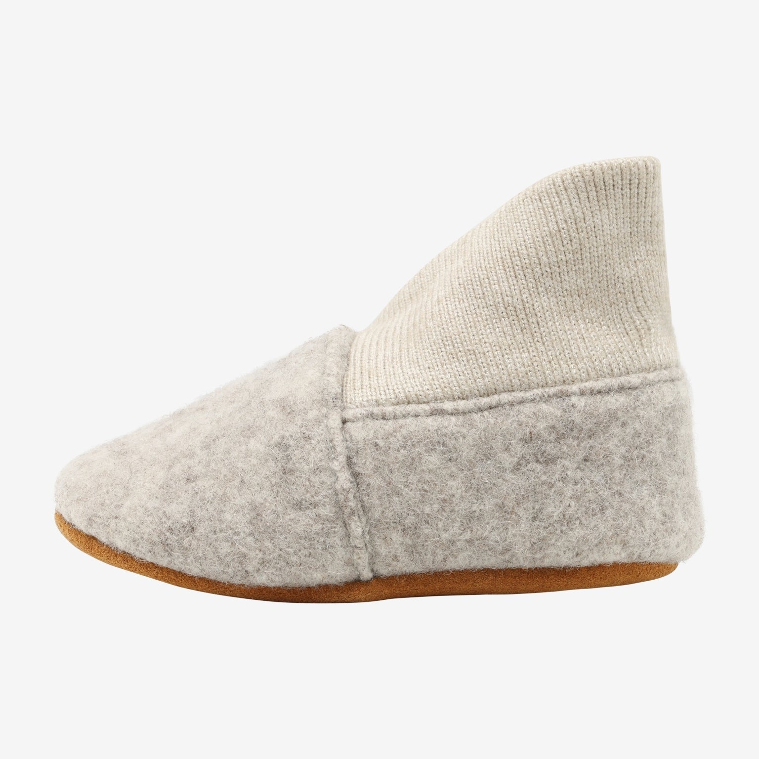 Sand babyslofjes van wool met rib sluiting zijkant