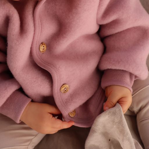 Rose wolfleece van het merk Engel Natur voor baby's en kinderen.