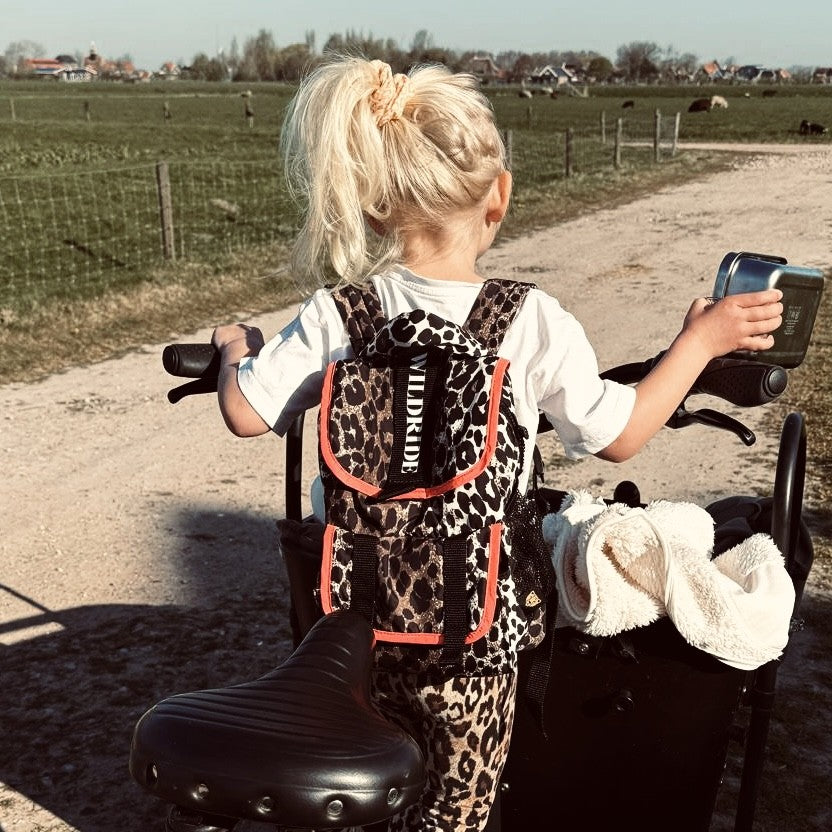 Kids rugzak Savannah lifestyle bij kindje aan