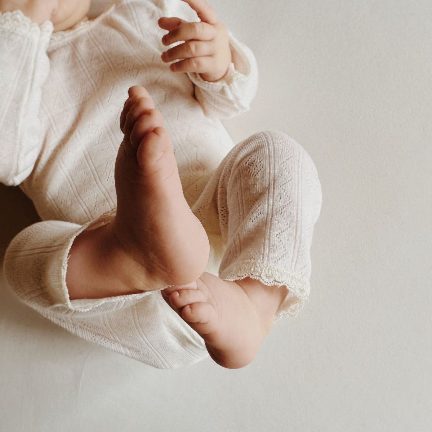 Legging Naturel Pointelle lifestyle vanaf boven.