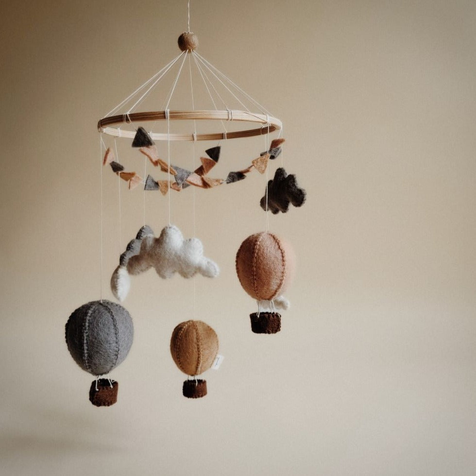 Mobiel Limited Edition Luchtballon gemaakt van vilt van het merk Gamcha lifestyle.