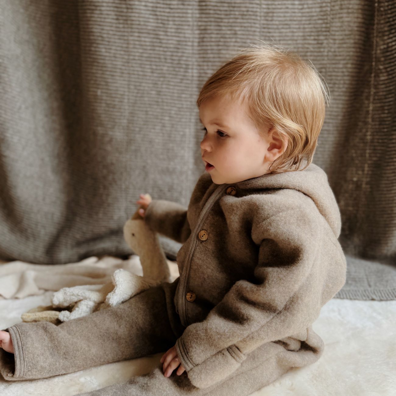 Overall wolfleece walnuss Engel Natur lifestyle 2.