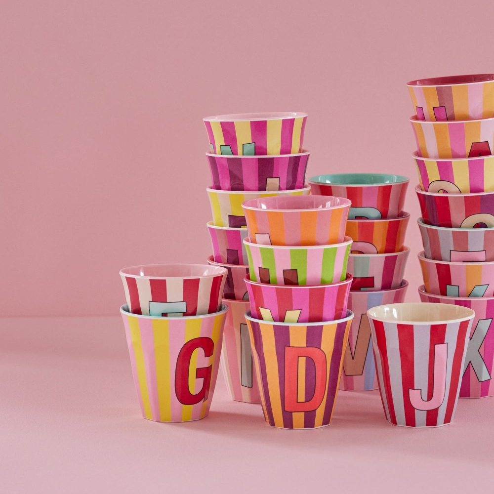 Alfabetbekers per stuk meisjes