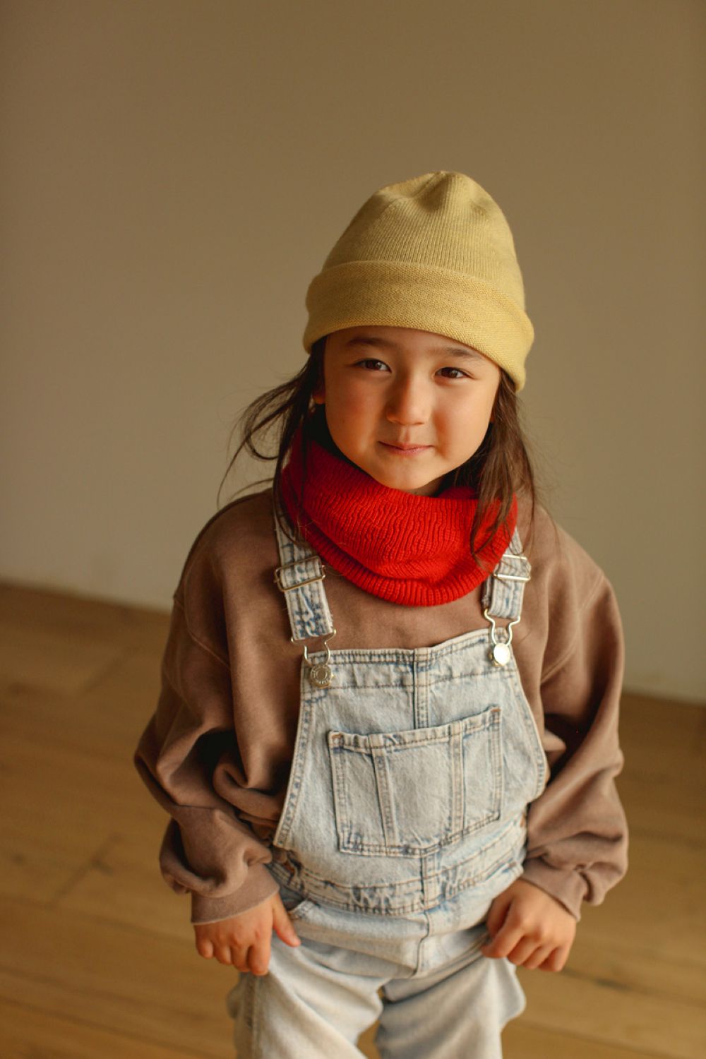 Kindje aan met Sjaal red 