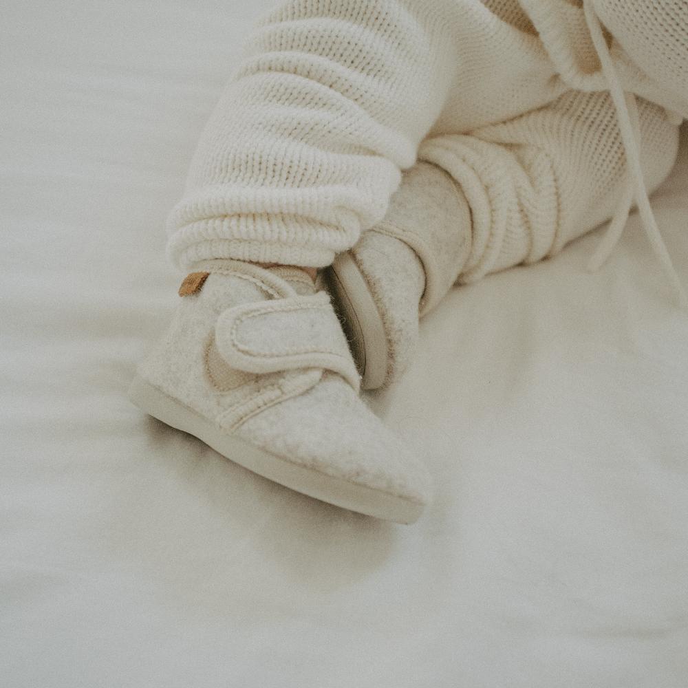 Slippers wool sand Enfant lifestyle 3