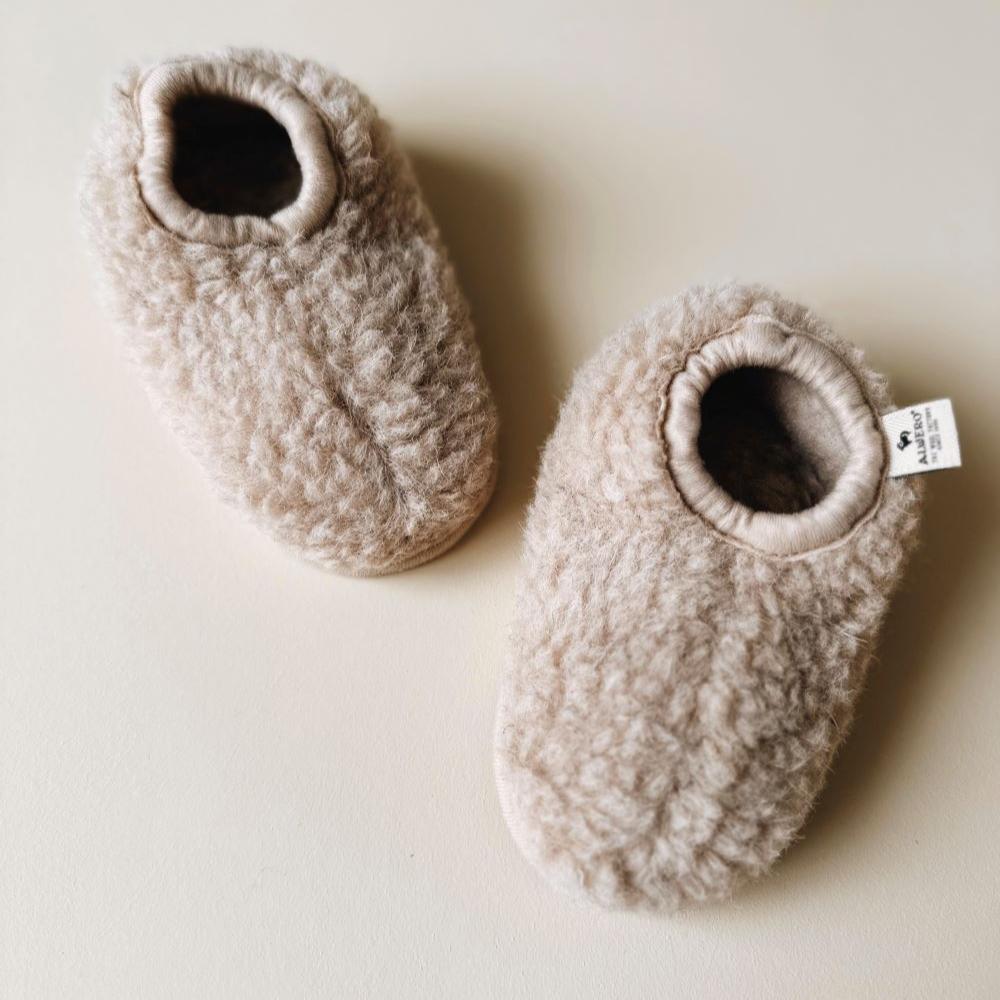 Slof beige Alwero naast elkaar 