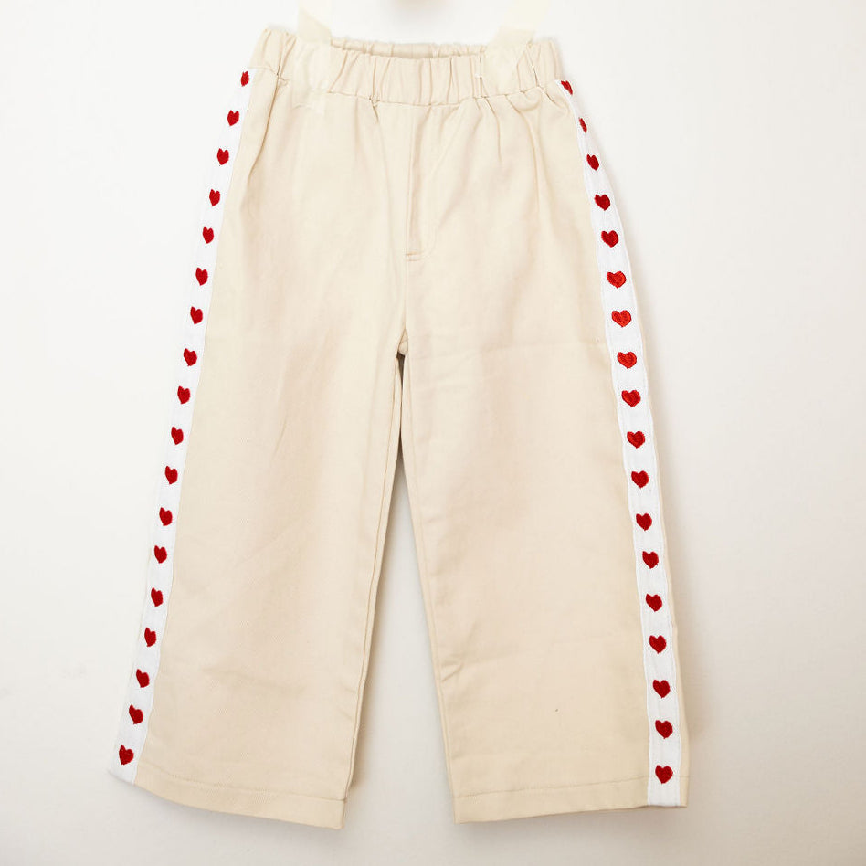 Witte broek met hartjes