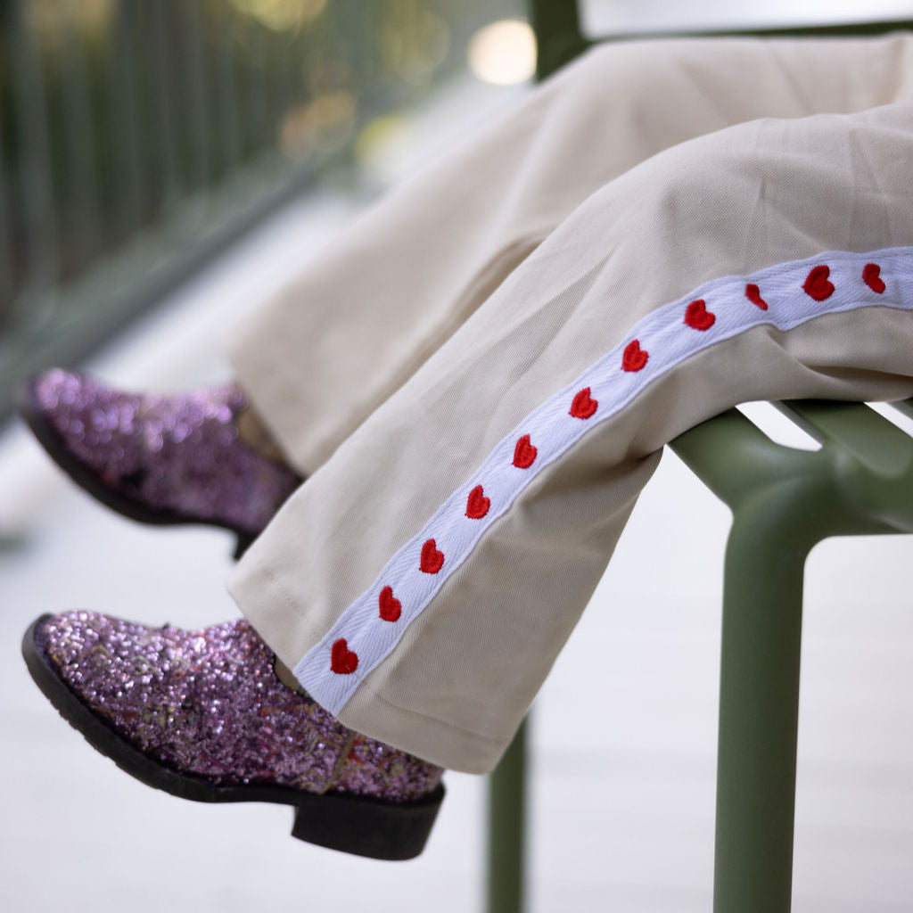 Witte broek met hartjes voor kinderen