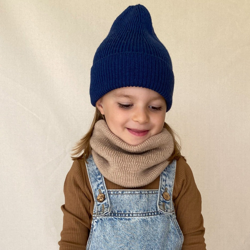 Rondgebreide sand sjaal voor baby's / kids van HVID lifestyle.