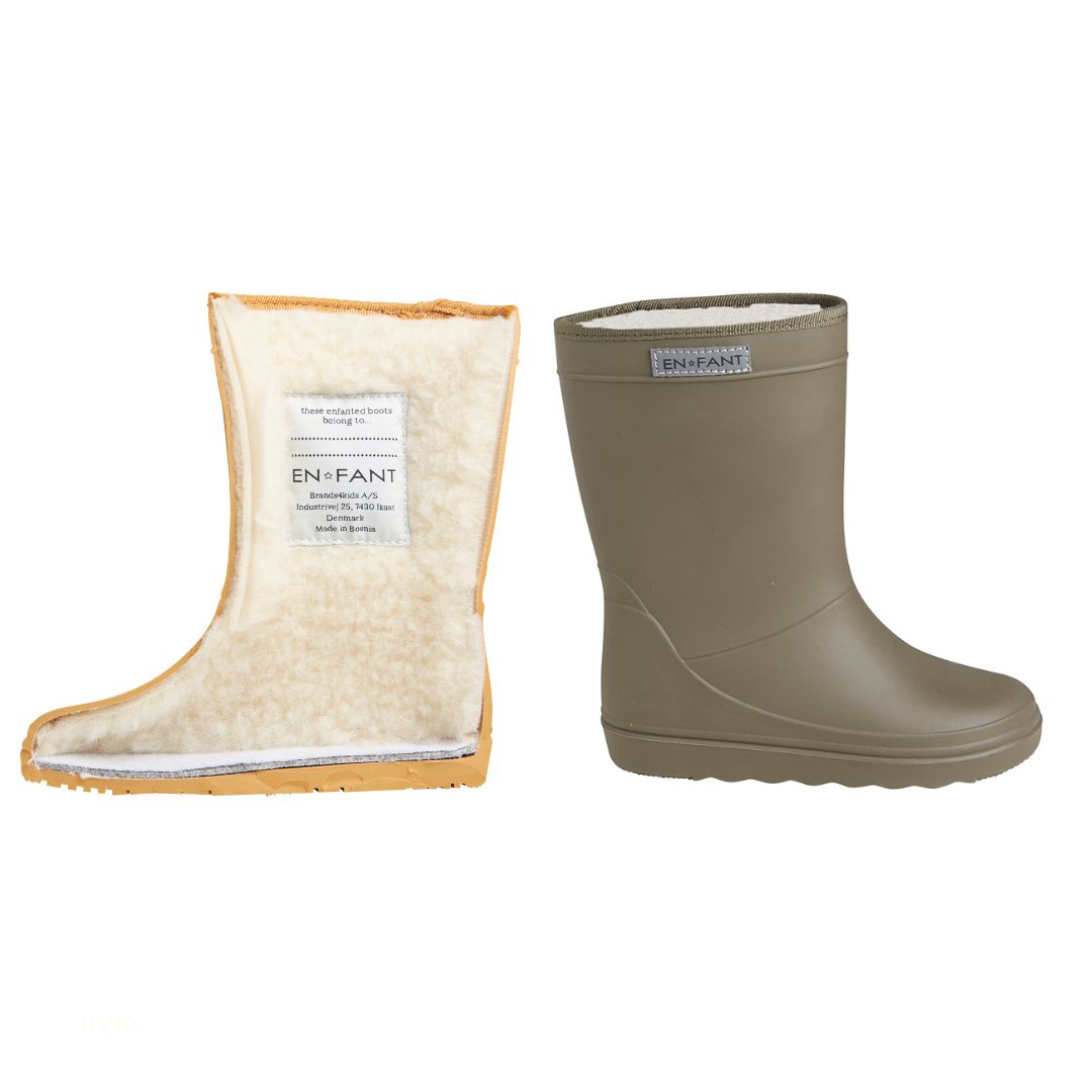 De thermoboots zijn gevoerd met wol aan de binnenzijde. De regenlaarzen zijn van ENFANT en groen van kleur binnenzijde.