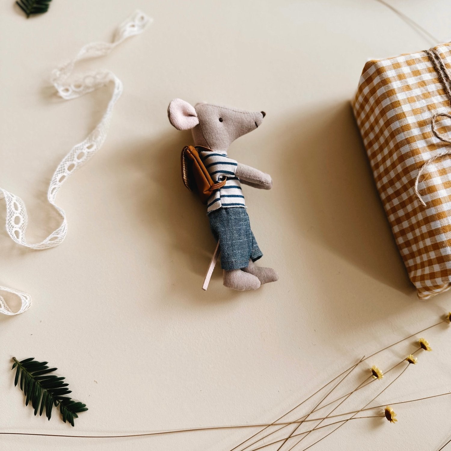 Tricycle mouse brother with bag Maileg lifestyle