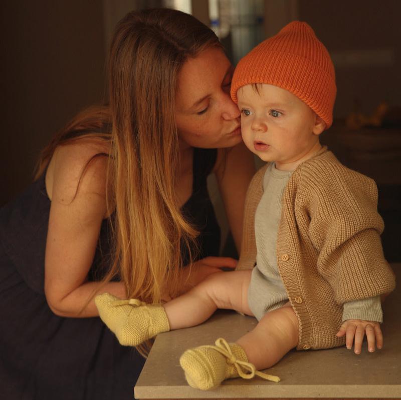 Vest baby sand hvid lifestyle.