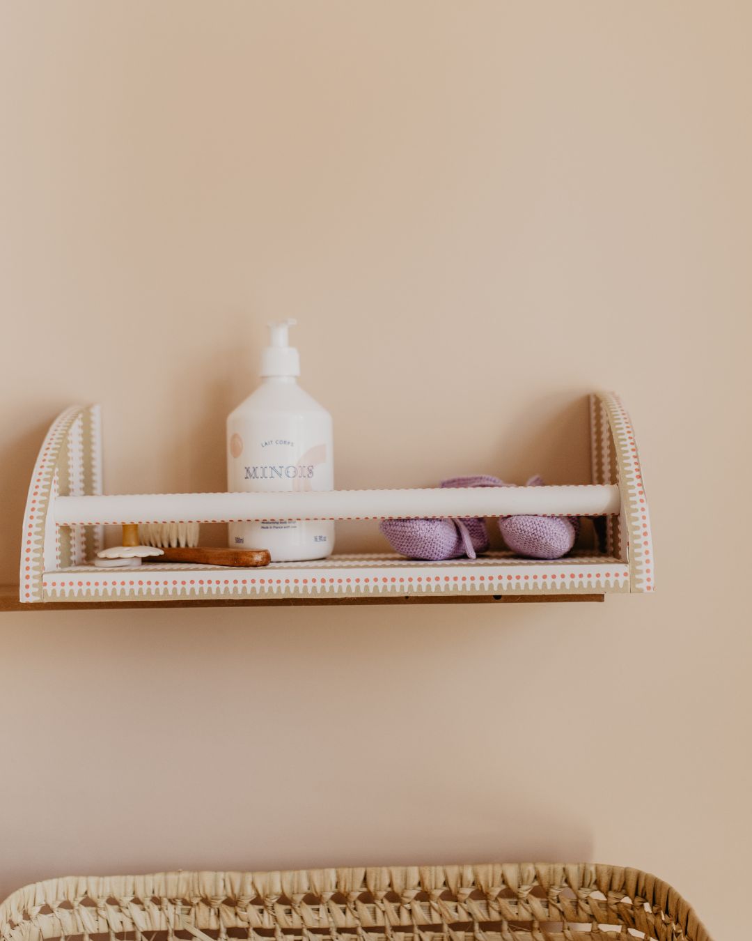 Wandplank patroon okergeel