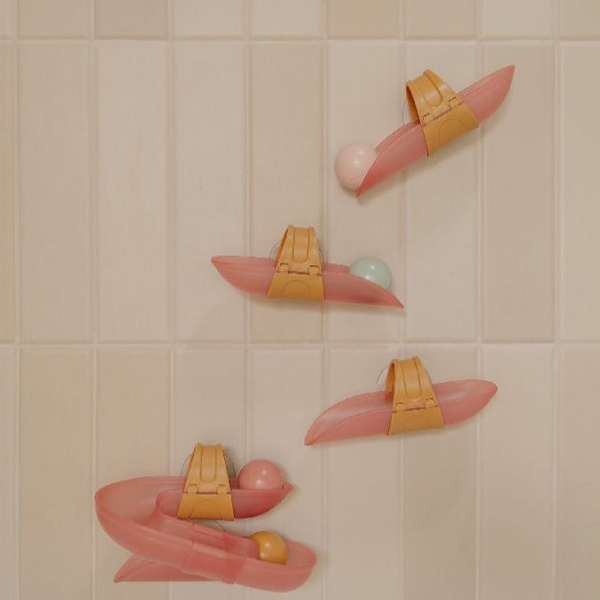 Waterbaan Little Dutch rose lifestyle 2. 