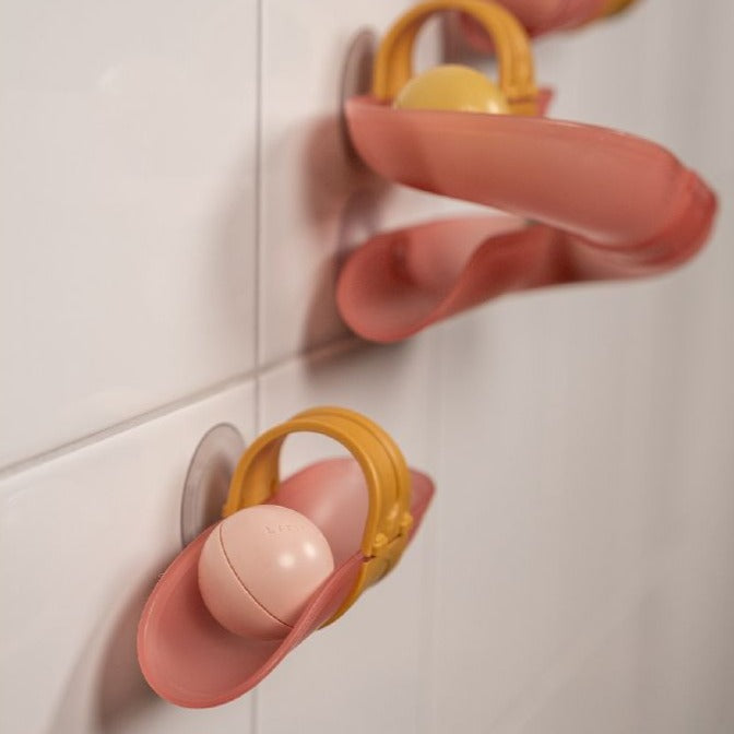 Waterbaan Little Dutch rose lifestyle 3.