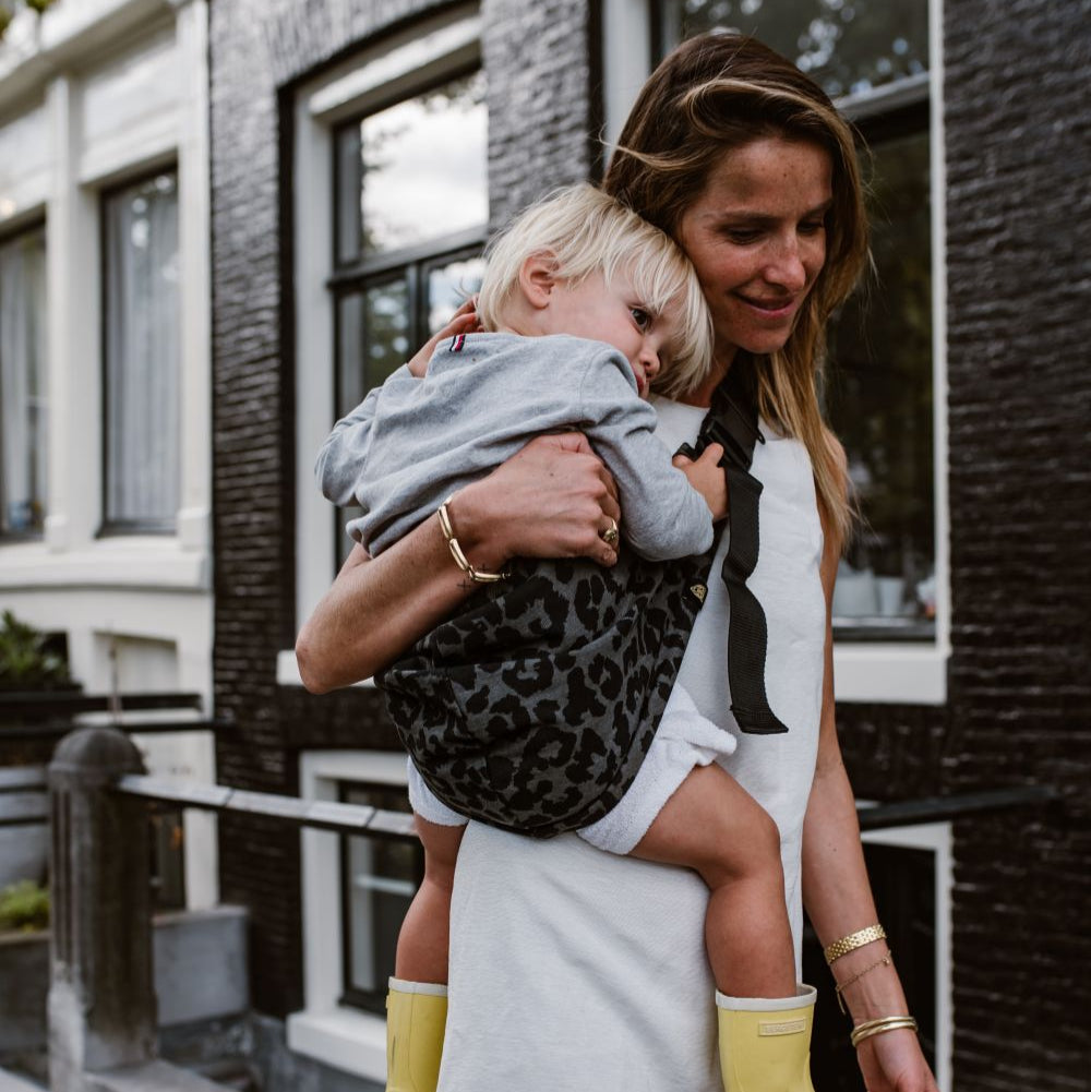 Kinder draagzak grey leopard