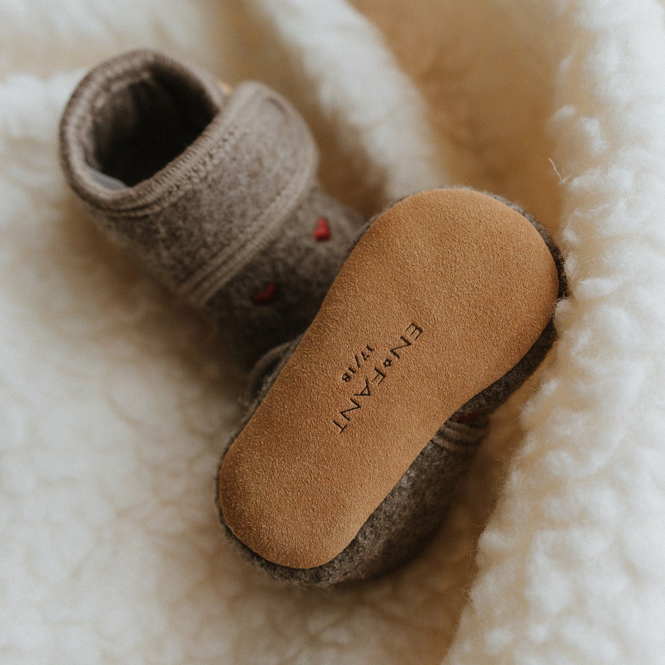 Babyslofjes hartjes limited edition walnoot - Charly's