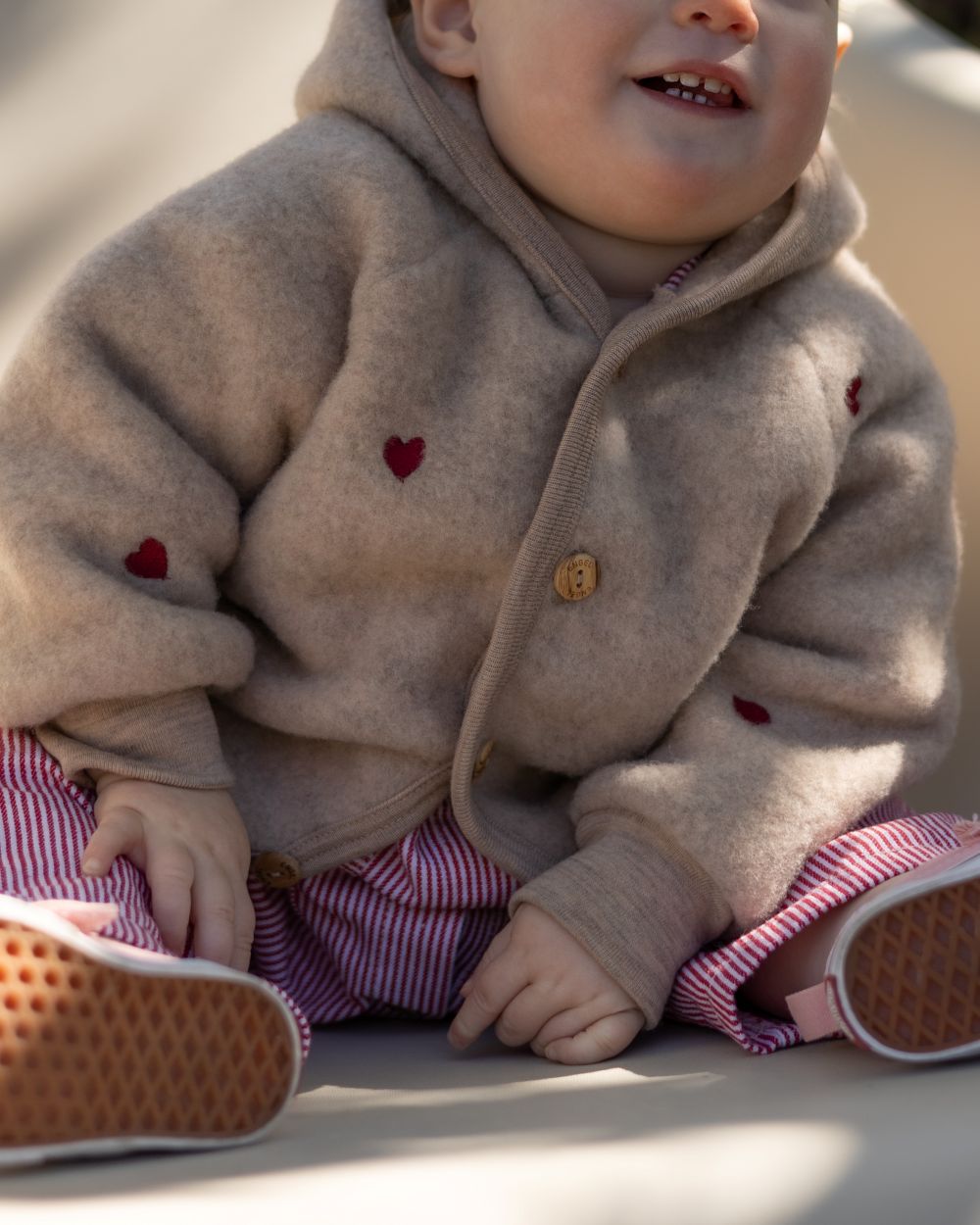 Jasje wolfleece hartjes sand limited edition - Charly's