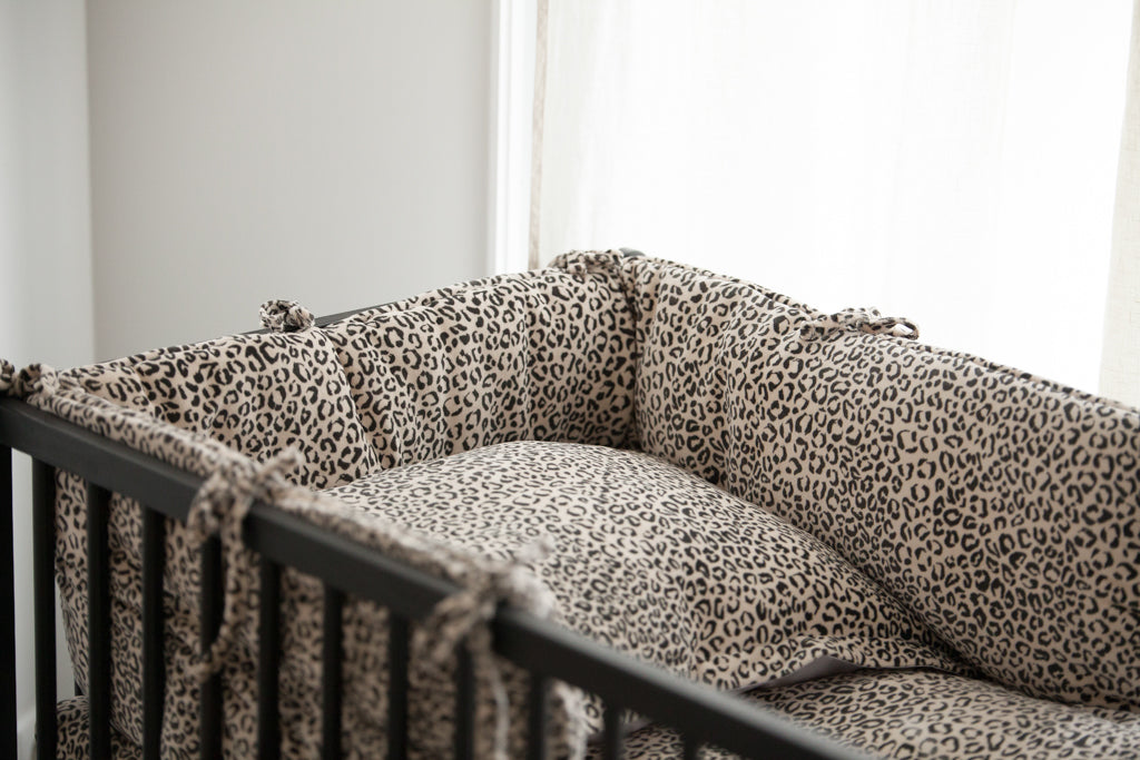 Bed bumper leopard patroon van het merk House of Jamie.