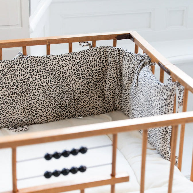 Bed bumper leopard patroon van het merk House of Jamie.