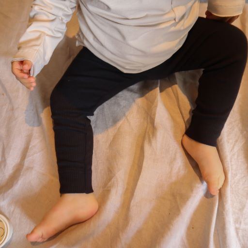 Legging voor baby's en kinderen in het zwart van Mar Mar Copenhagen.