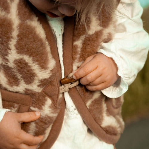 We Are Wovens Bodywarmer junior giraf