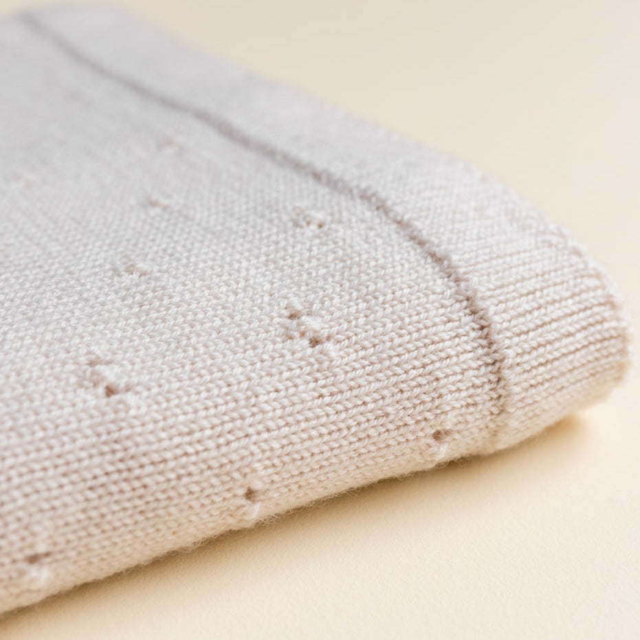 Gebreide deken voor baby's / kids in Off White van HVID. 
