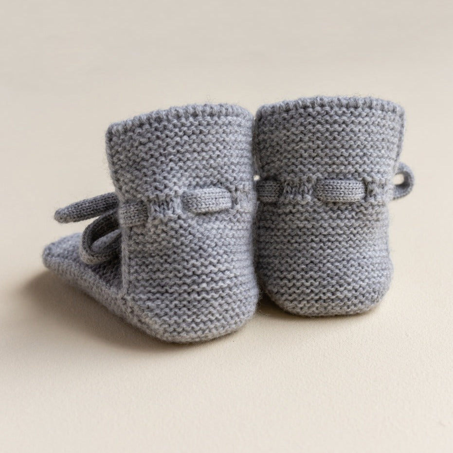 Gebreide booties voor baby's in de kleur grijs van HVID.