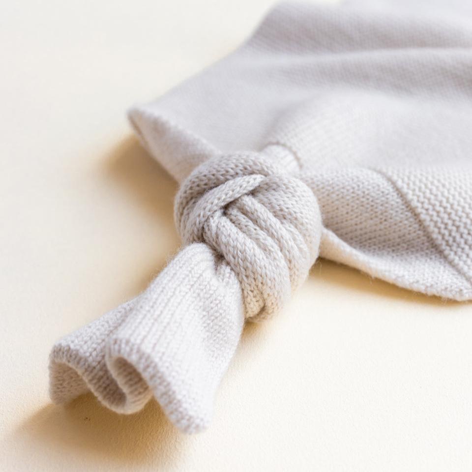 Cocoon voor baby's in de kleur off white van HVID.