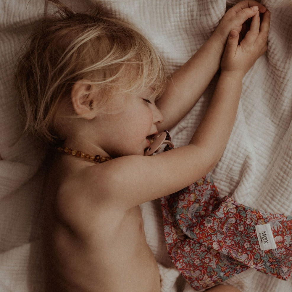 Speendoek gemaakt van Liberty Londen stof met floral print voor baby's.